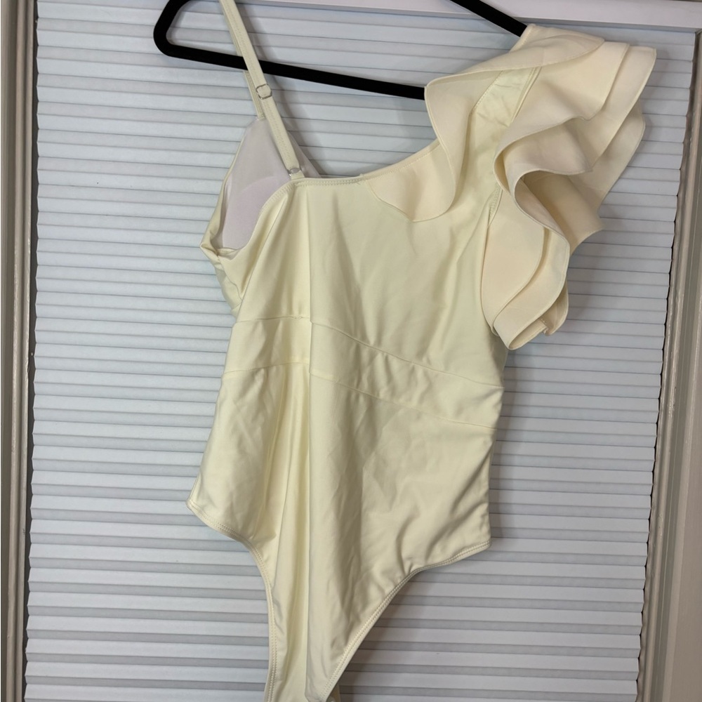 One Shoulder Ruffle One Piece Swimsuit - Picture 6 of 14
